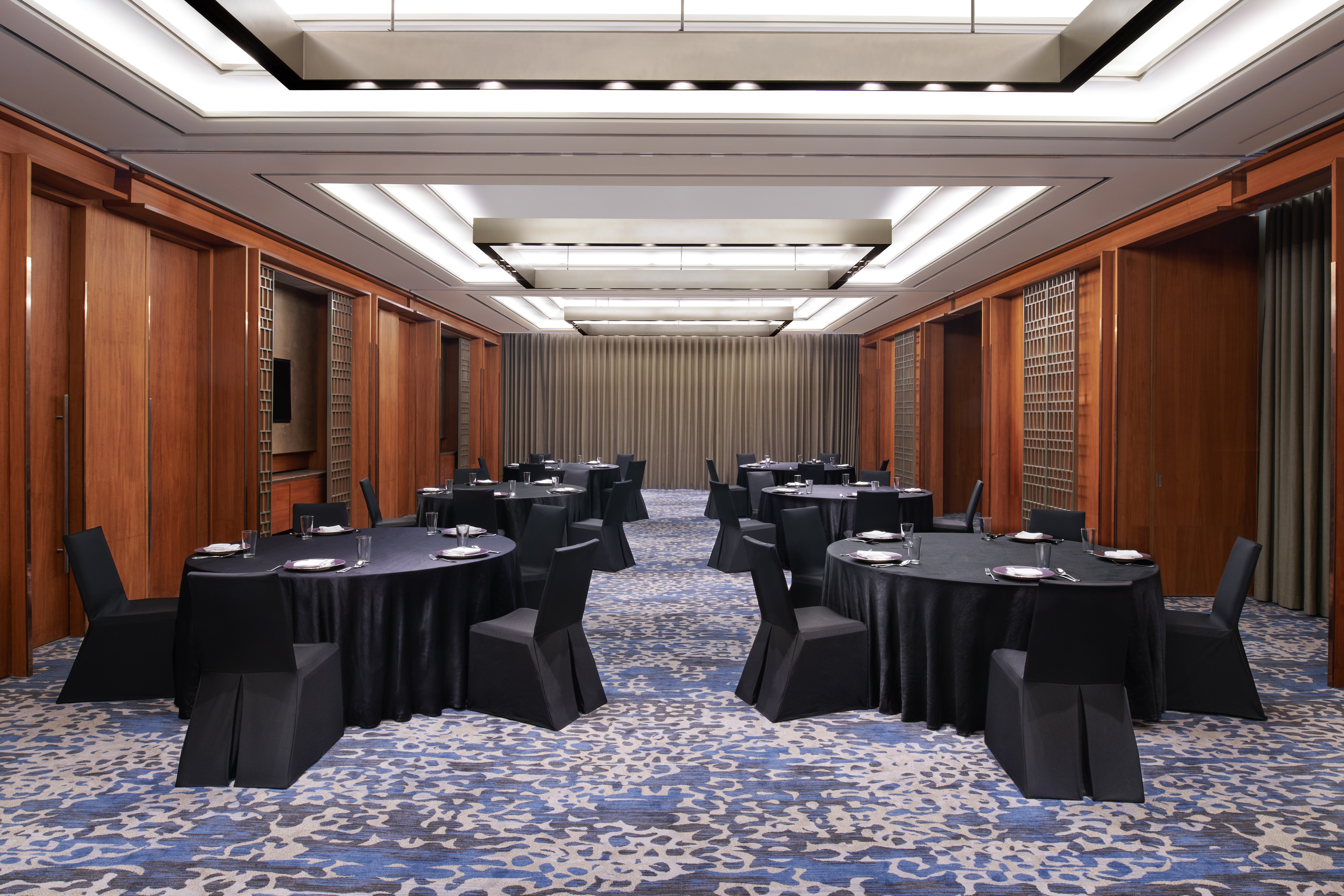 万怡厅 - 圆桌式布置