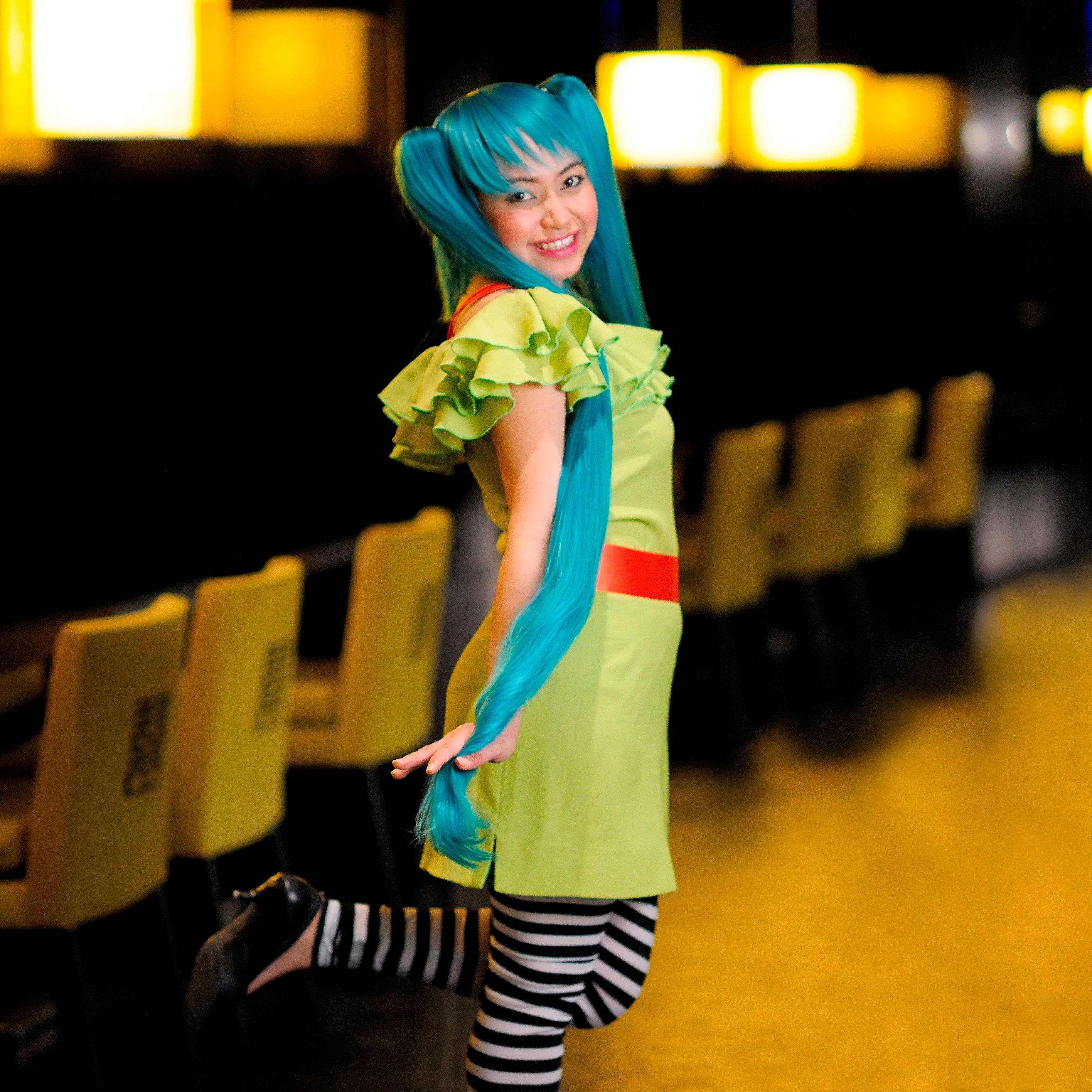 在摆姿势拍照的人