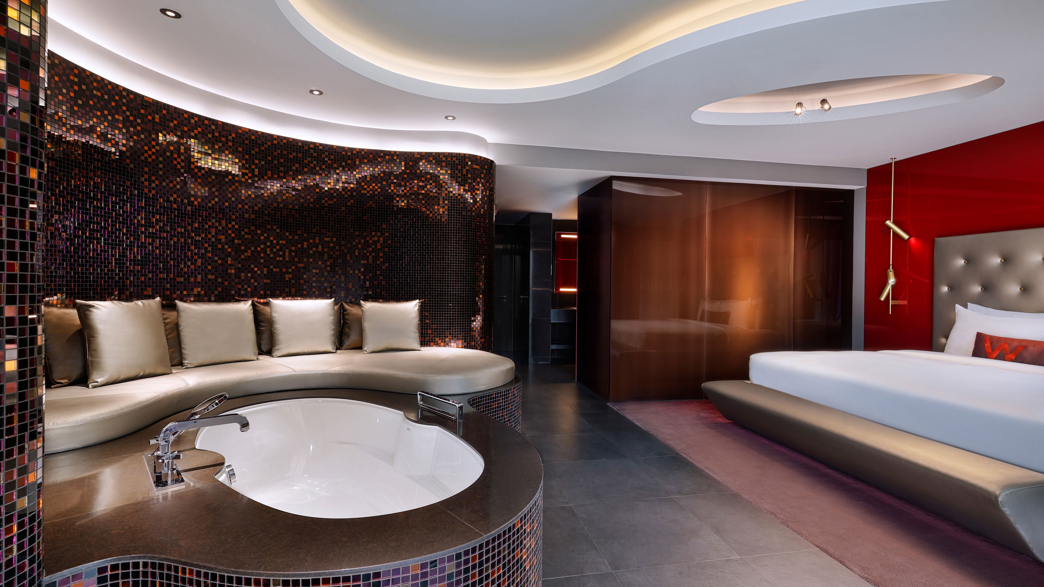 带按摩池的浴室