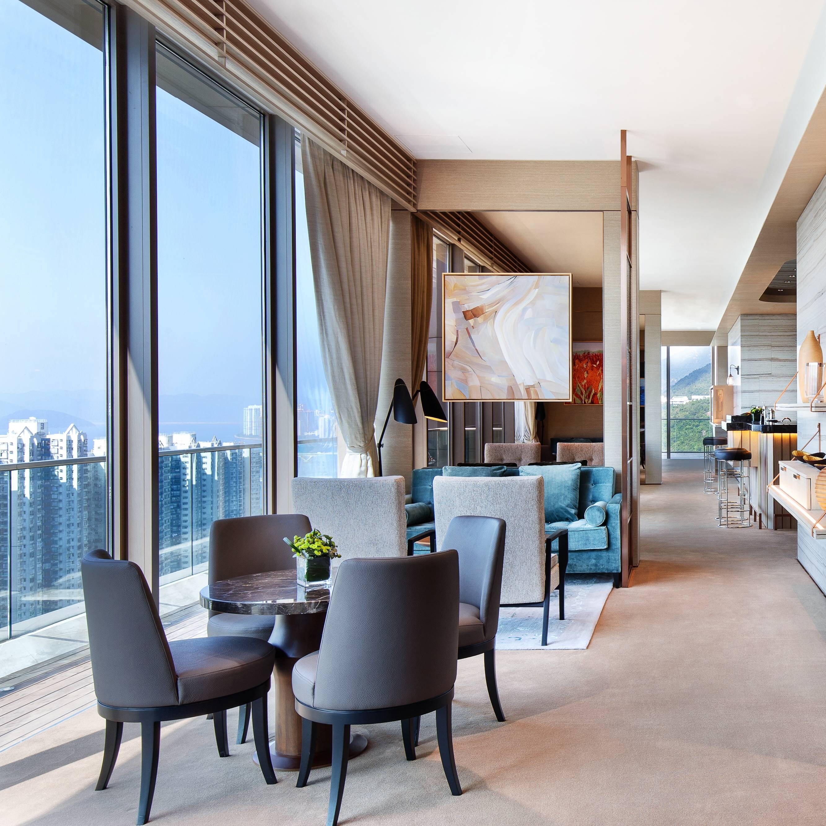 住宅客厅餐厅空间融合了温暖的木质装饰