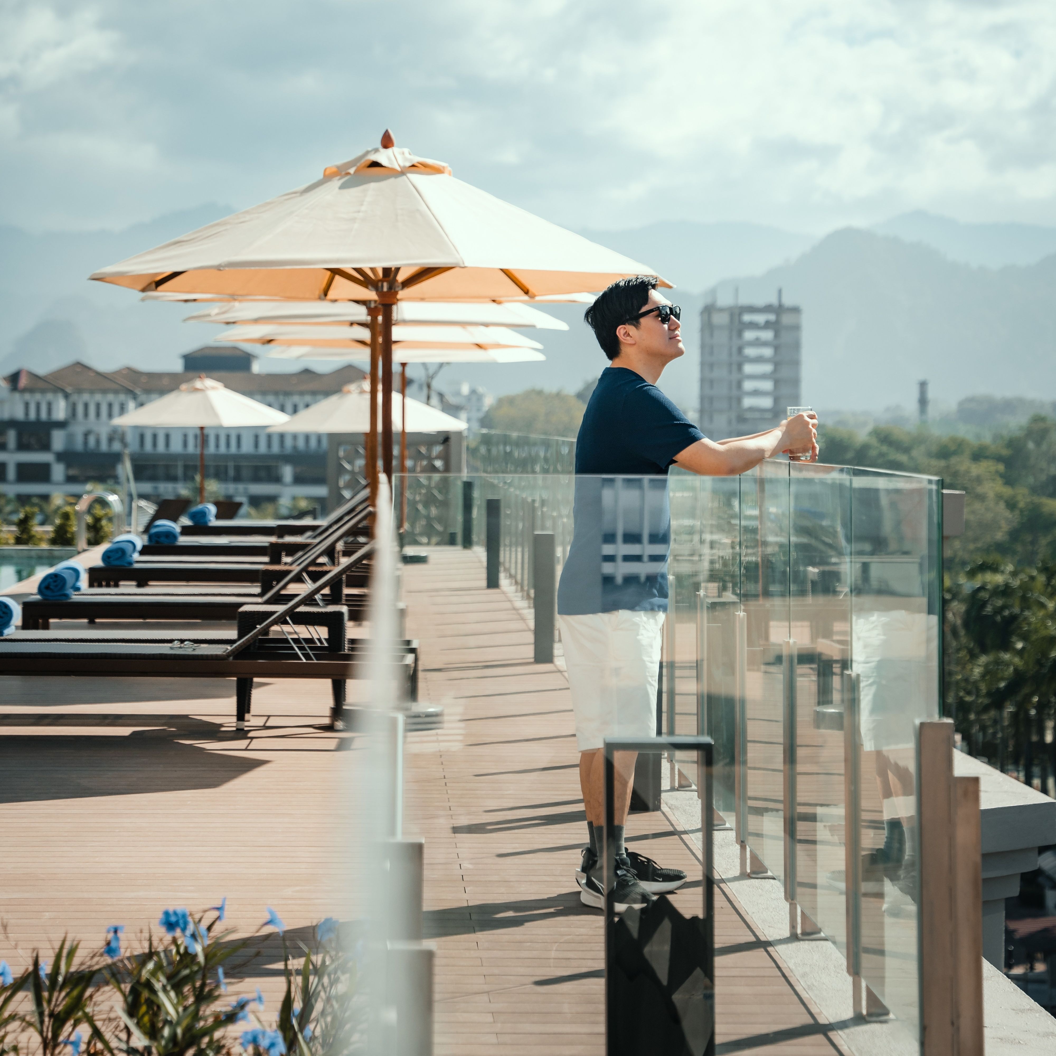 池畔时尚生活图