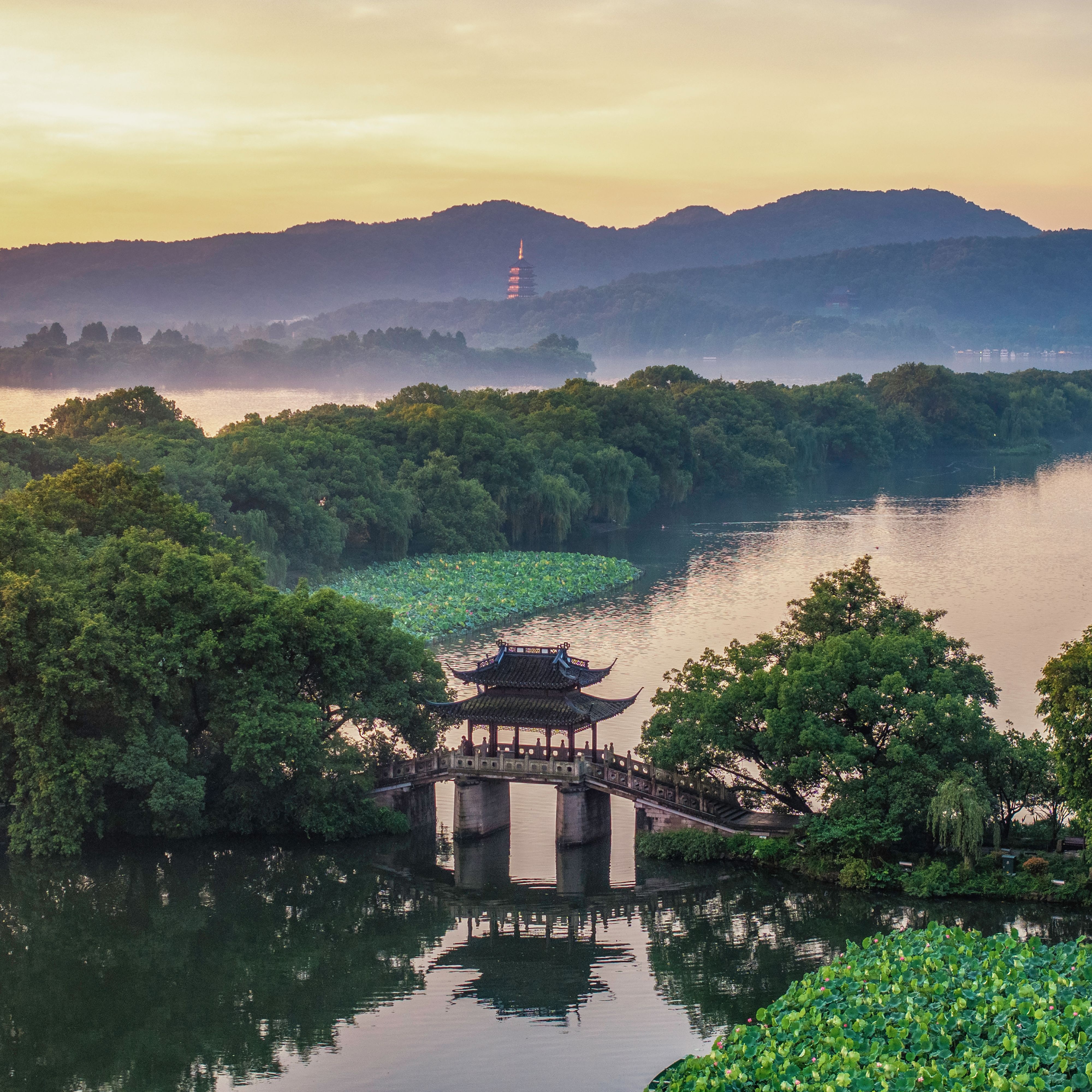 Su Causeway, West Lake, Hangzhou