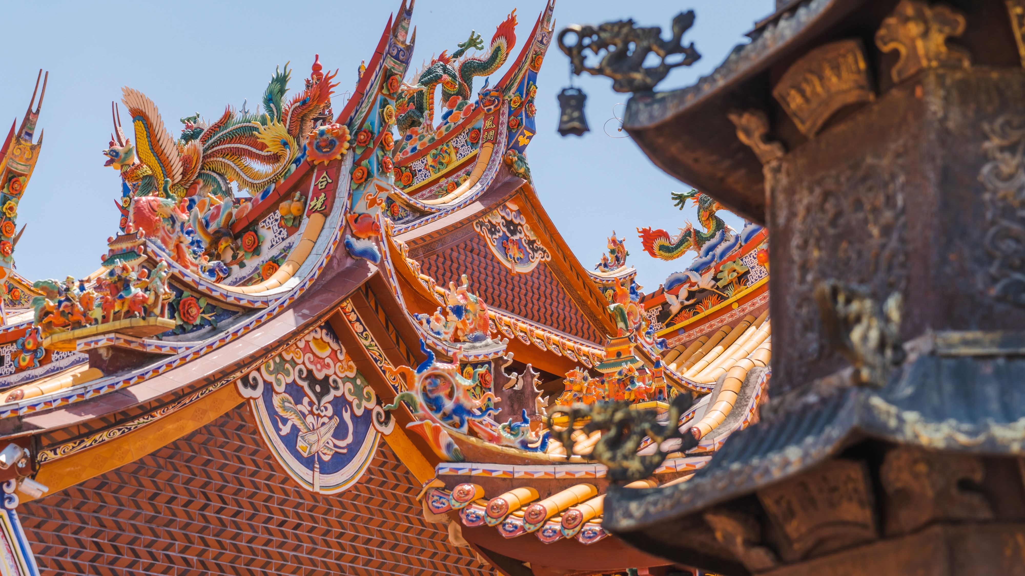 厦门古庙五颜六色的庙顶
