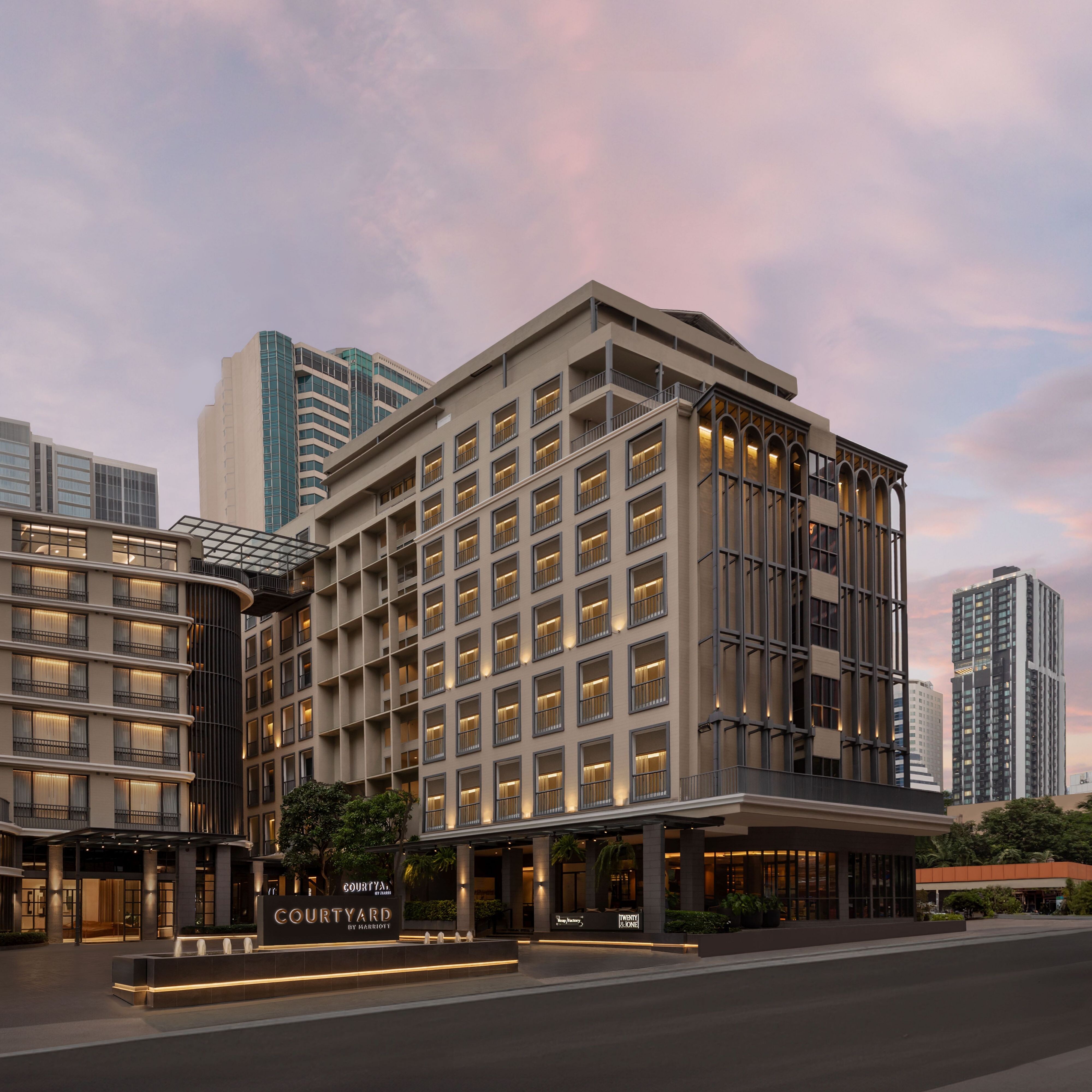 Hotel, Accommodation, Travel, Courtyard