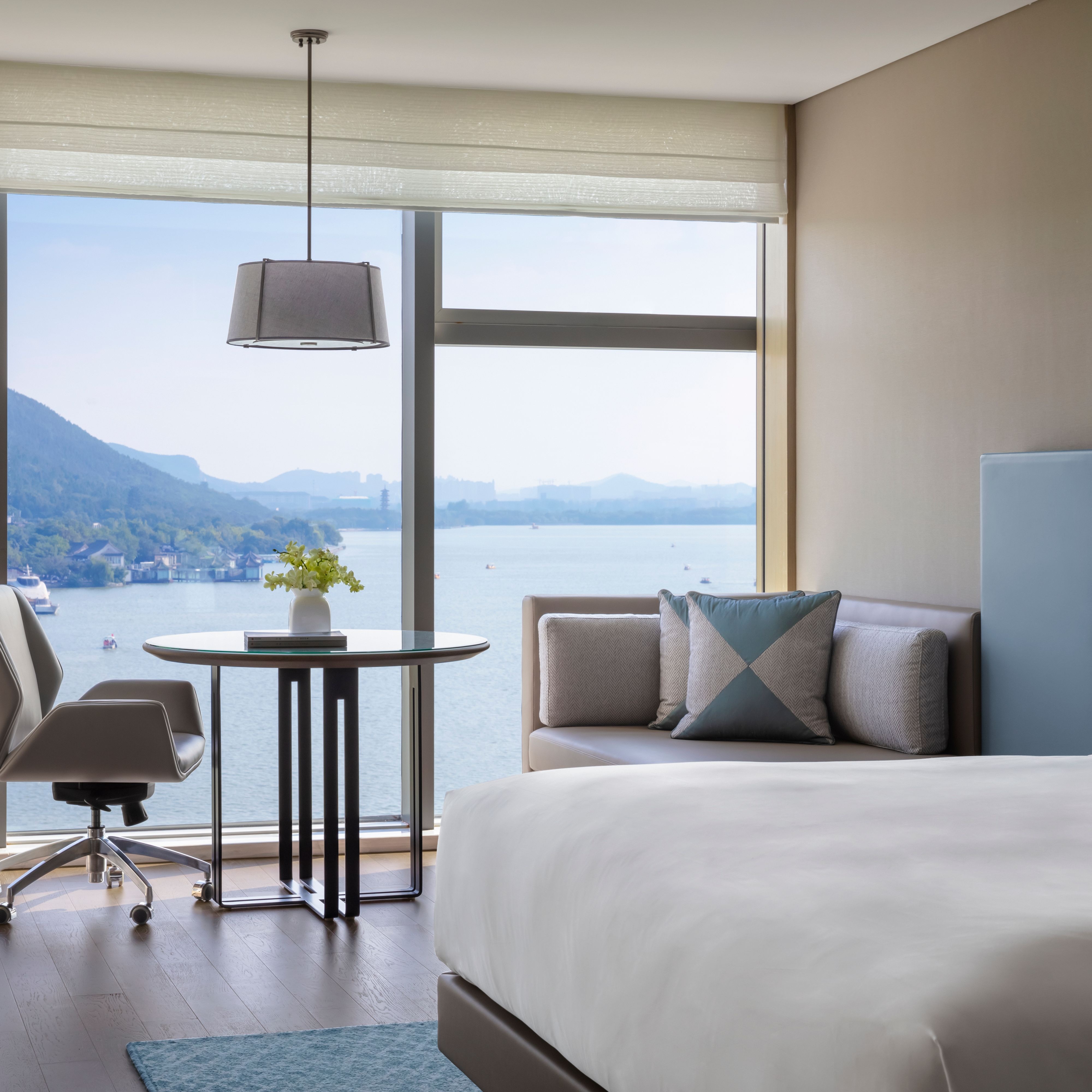 湖景行政豪华特大床客房 - 休息区