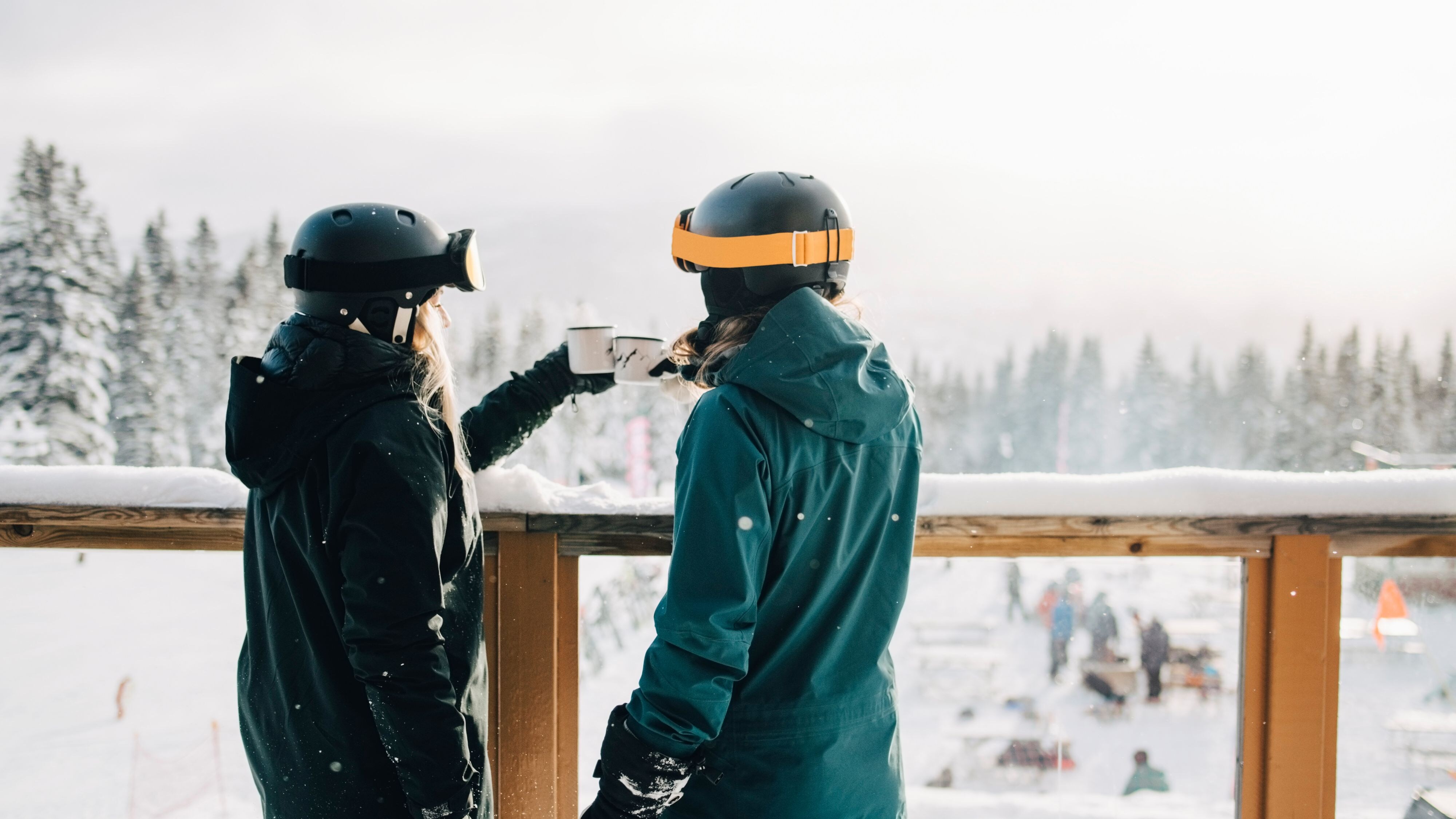 会员日限时，立抢 300 元微信住宿满减券包，赢艾迪逊装饰毛毯等好礼