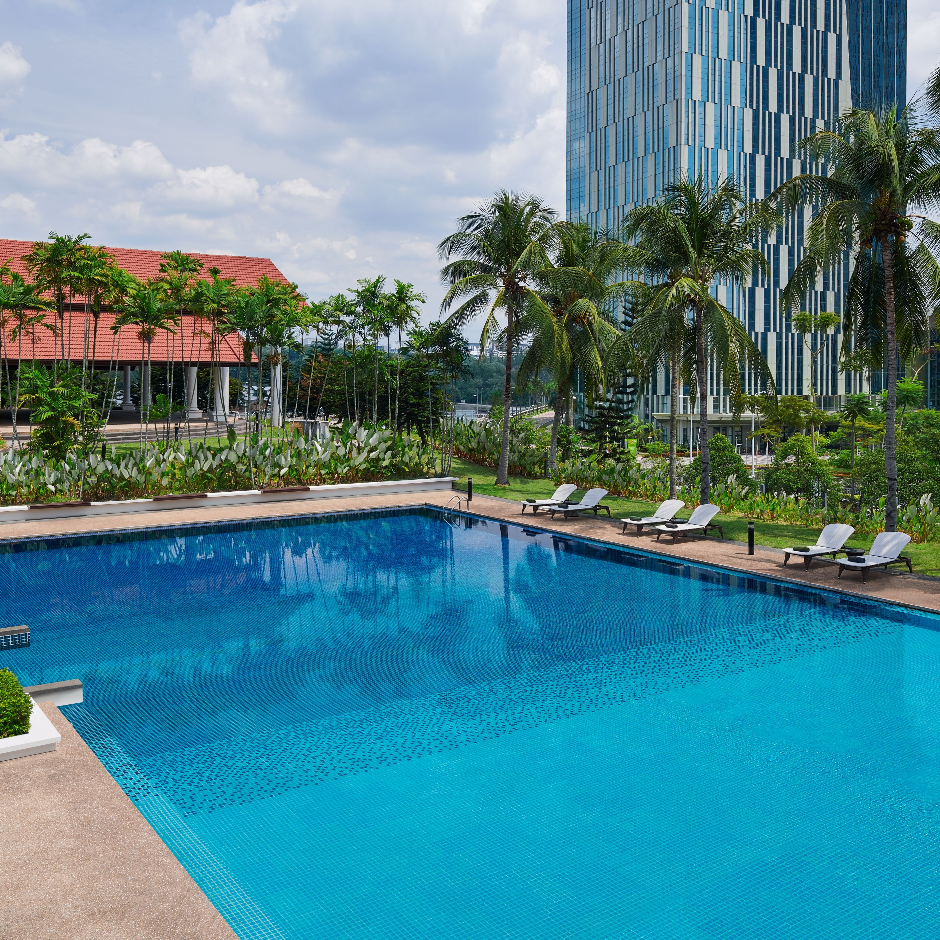 hotel outdoor swimming pool 