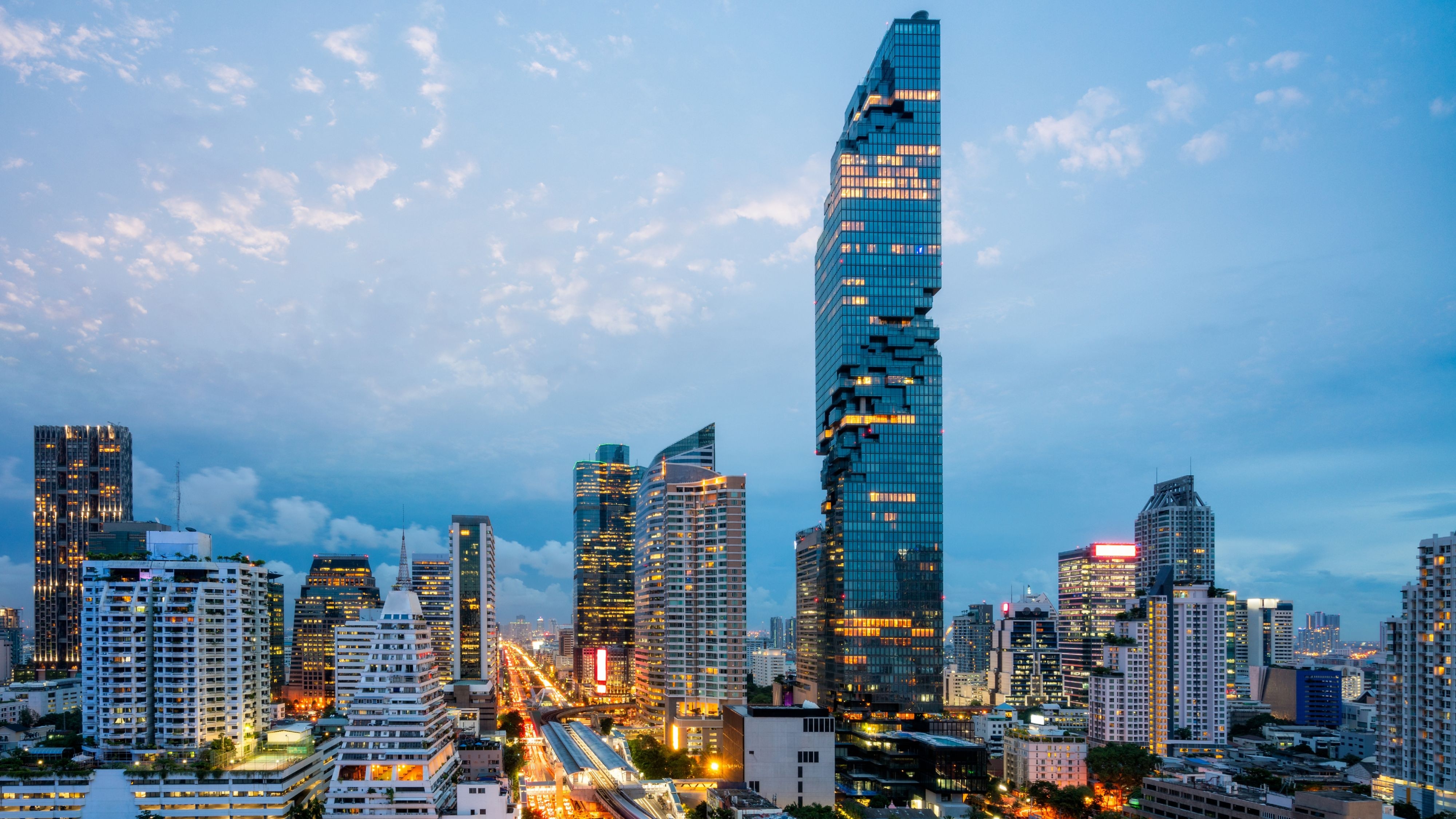 在沙吞（Sathorn）商业