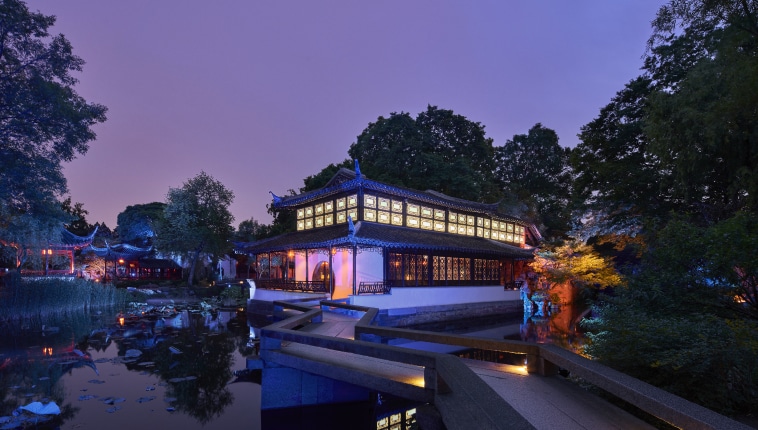 苏州拙政园夜景