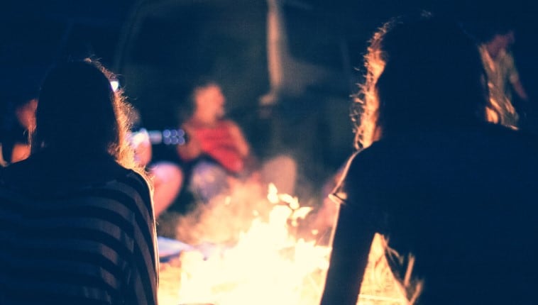 夏日夜晚的篝火