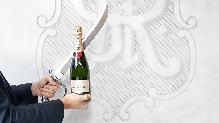 军刀开香槟